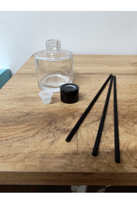 Sklenený difuzér 37 ml so závitom 18 mm – čierny uzáver a tesniaci uzáver proti vytečeniu Obrázok pre Sklenený difuzér 37 ml so závitom 18 mm – čierny uzáver a tesniaci uzáver proti vytečeniu